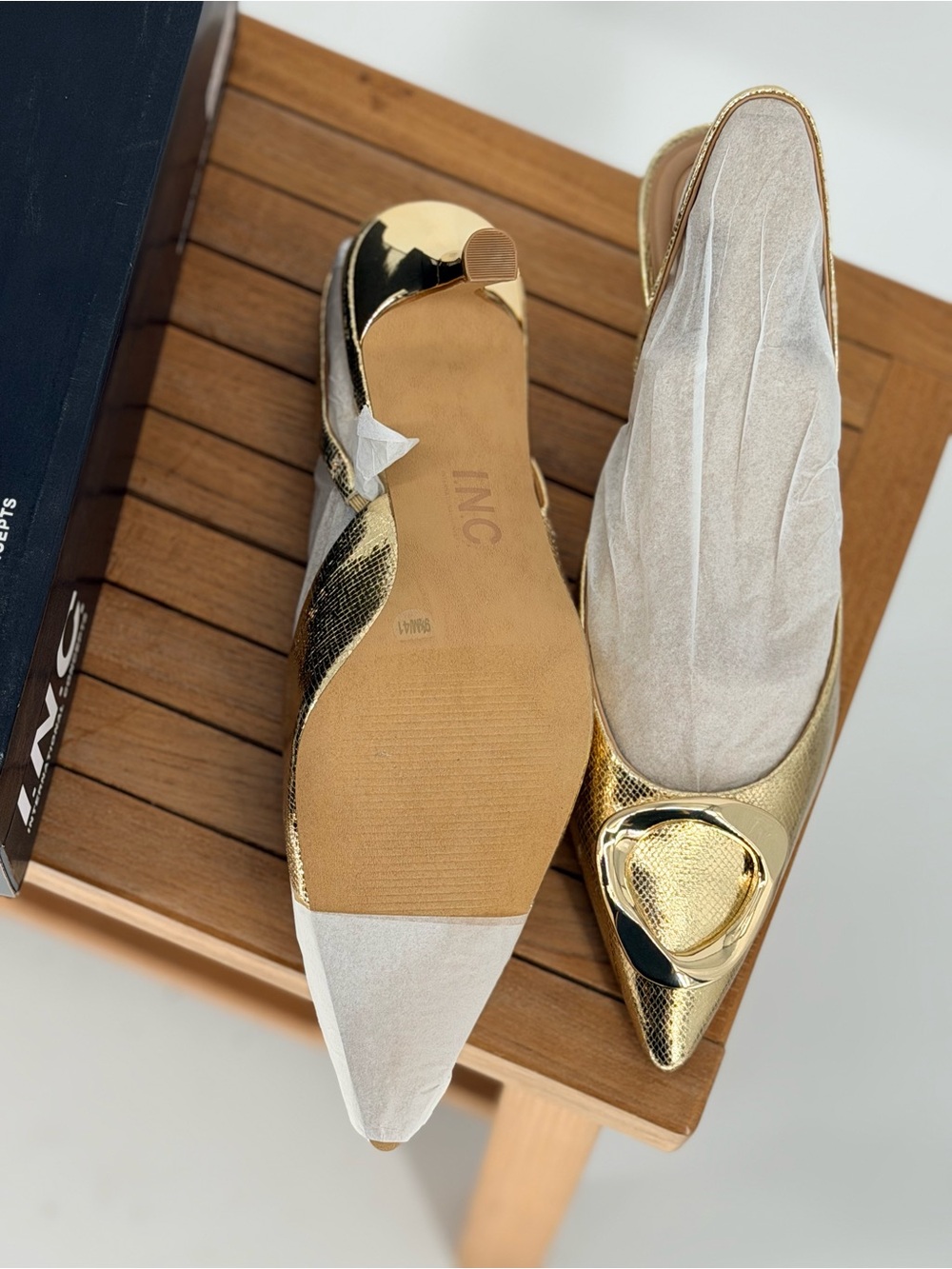 New GADRIELP WINC International Concepts Gold Pointed Toe Flats SIZE 9.5 - Picture 3 of 4